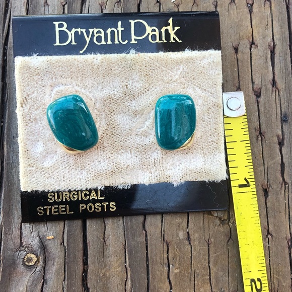 Surgical Steel Emerald Green Gold Stud Earring - Picture 3 of 3